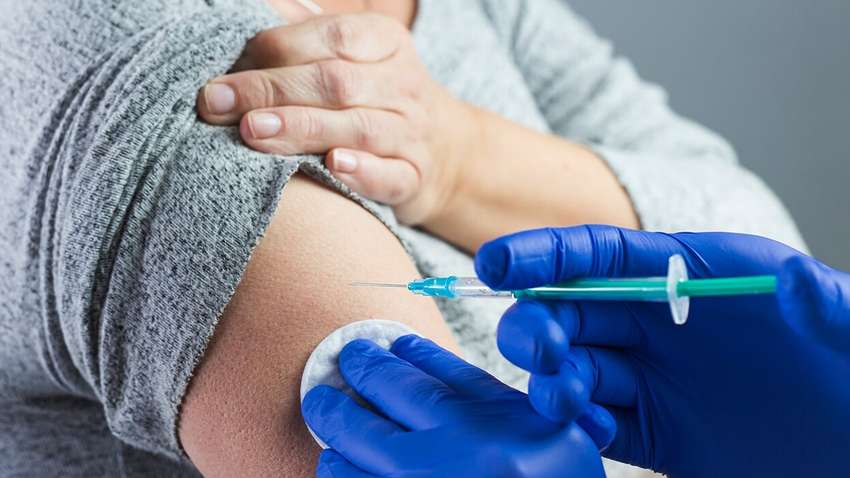 Почему не стоит торопиться делать третью прививку против COVID-19 — иммунолог Почему не стоит торопиться делать третью прививку против COVID-19 — иммунолог