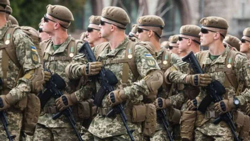 У Міноборони вирішили окремо узаконити привітання «Слава Україні!»