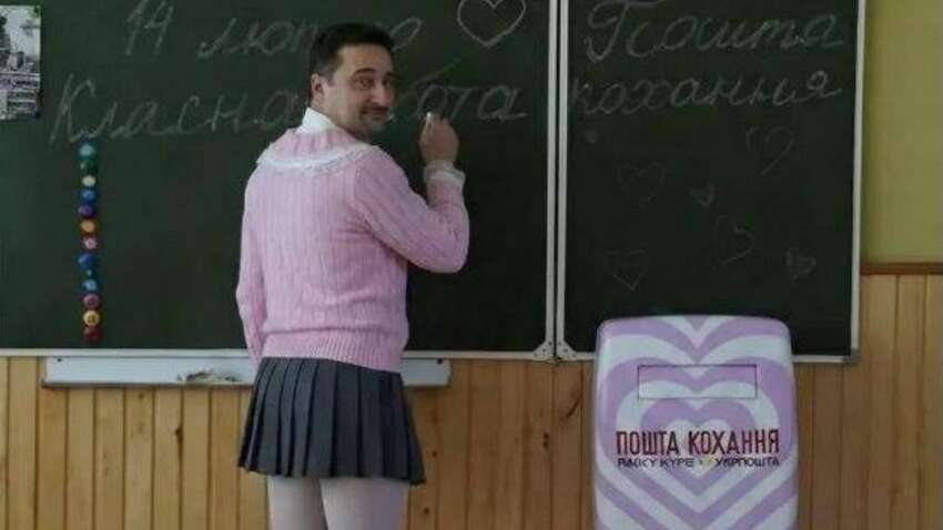 Гендиректор «Укрпочты» в юбке и белых колготках: Смелянский прокомментировал упреки в «моделях ню» и морали