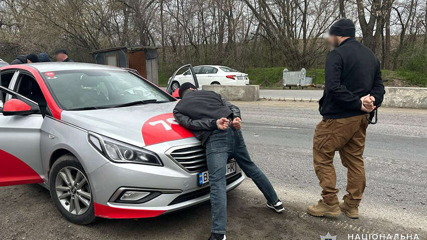 Іноземці напали на підприємця, прострелили йому ногу та вимагали гроші