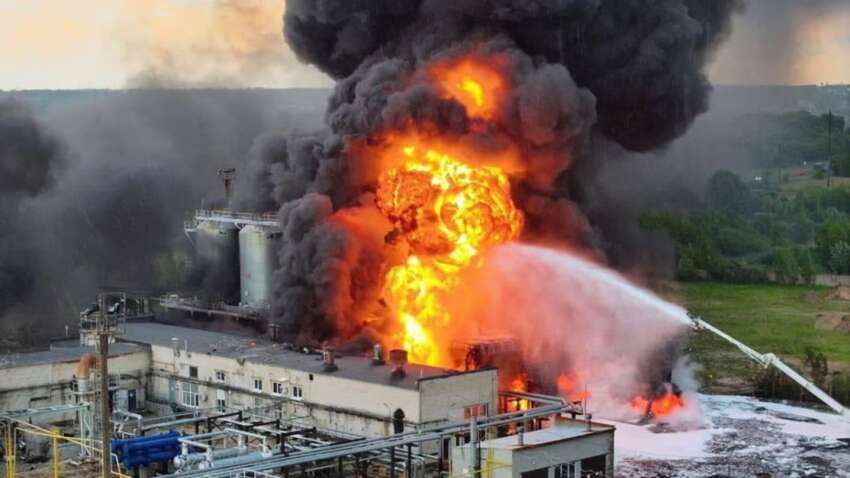 ВСУ таки добились своего: один из крупнейших нефтеперерабатывающих комплексов России в огне ВСУ таки добились своего: один из крупнейших нефтеперерабатывающих комплексов России в огне