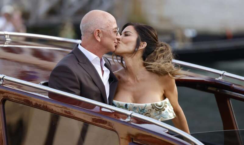 Почему Дональд Трамп не приехал на свадьбу Джеффа Безоса, несмотря на то, что у него были приглашения