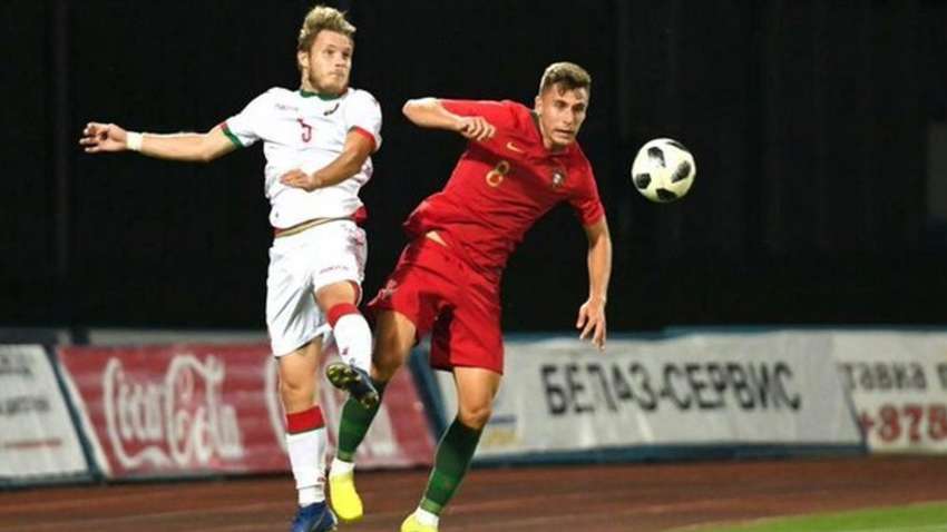 У Білорусі футбольний матч пройшов з манекенами замість глядачів