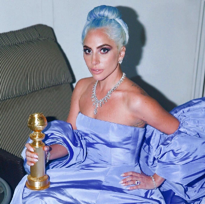 Покоївка готелю виставила сукню Леді Гаги на аукціон