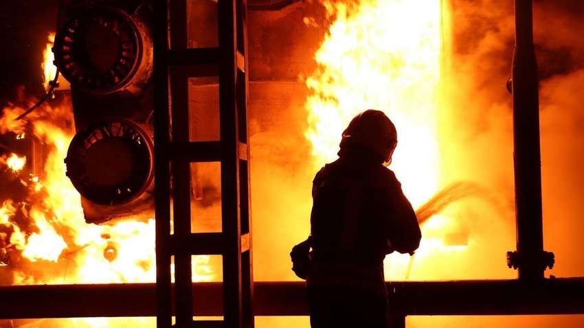 В РФ огонь охватил НПЗ на Кубани: СМИ заявляют об атаке дрона