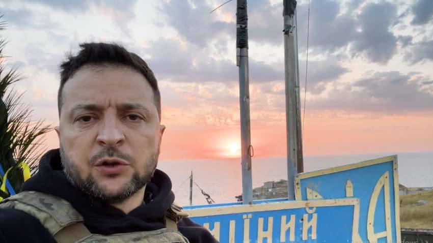 Зеленский с острова Змеиный обратился к украинцам: что сказал президент (ВИДЕО)