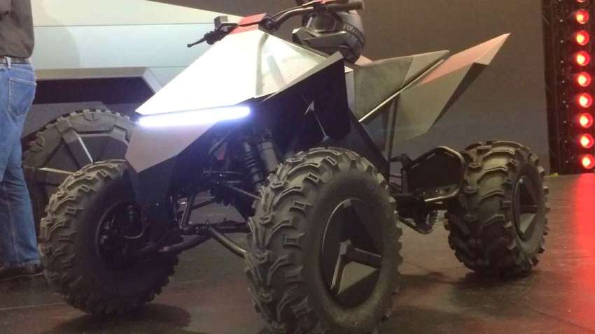 Ілон Маск представив футуристичний квадроцикл Cyberquad
