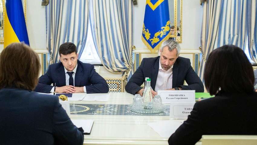 Зеленский сказал, что думает о возможной отставке Рябошапки