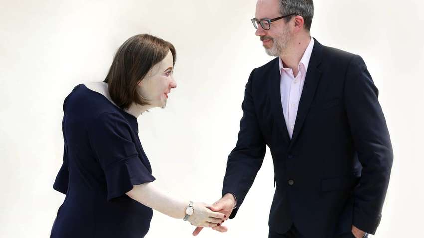 Футуристы показали человека из будущего, работающего в офисе 20 лет (видео) Футуристы показали человека из будущего, работающего в офисе 20 лет (видео)