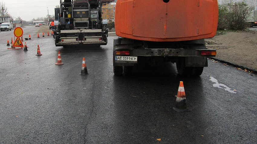 32,33 млрд минулого тижня: Україна на порозі війни провела третину всіх тендерів на асфальтування - ЗМІ