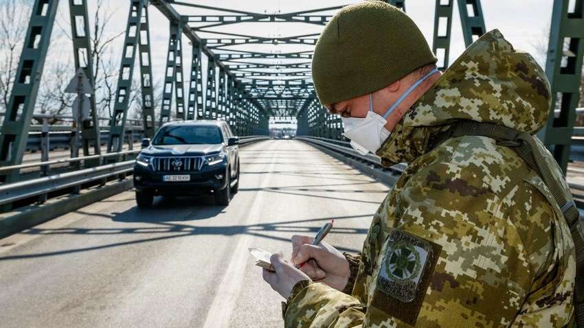 Введение чрезвычайного положения в Украине и массовая эвакуация из Европы: каким будет вторник