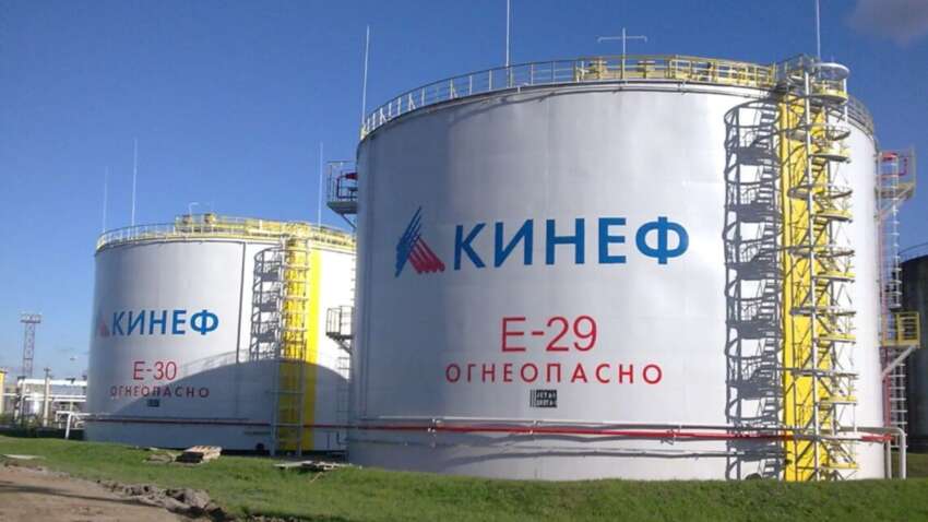 Беспилотники поразили один из крупнейших нефтеперерабатывающий заводов РФ Беспилотники поразили один из крупнейших нефтеперерабатывающий заводов РФ