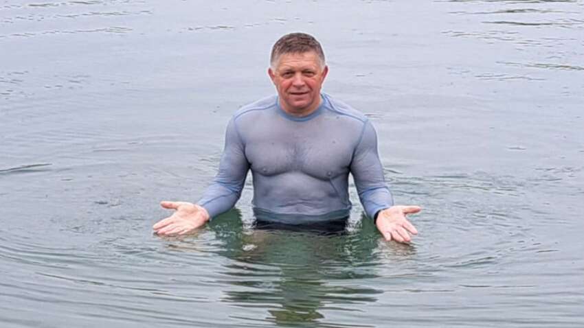 Премьер-министр Словакии Роберт Фицо прыгнул в реку из-за слухов