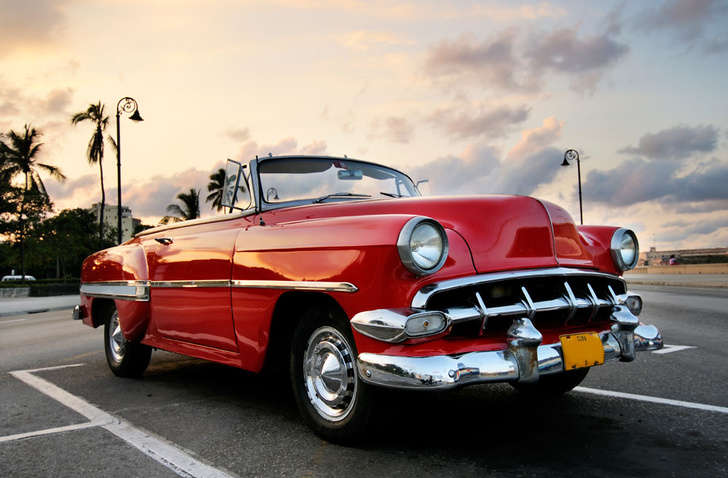 Найкрасивіші ретро-автомобілі: футуристичний кабріолет, елегантний Chevrolet та стильний Cadillac