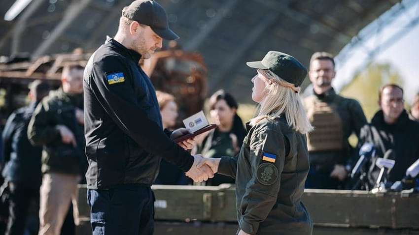 Сколько украинок защищают Родину с оружием в руках