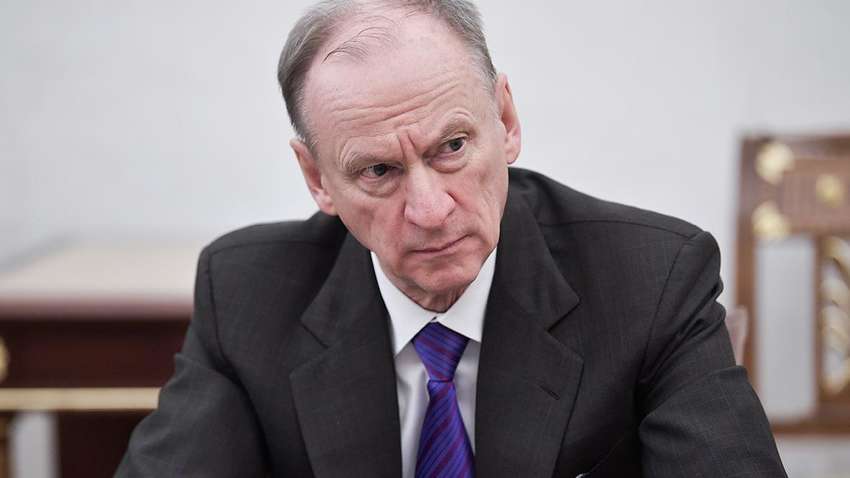 Патрушев не пускает в свой кабинет Шойгу и «крутит» Путиным: что происходит в РФ Патрушев не пускает в свой кабинет Шойгу и «крутит» Путиным: что происходит в РФ