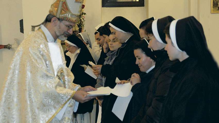 Российские монахини будут выпускать "лекарство" от коронавируса с запахом лаванды