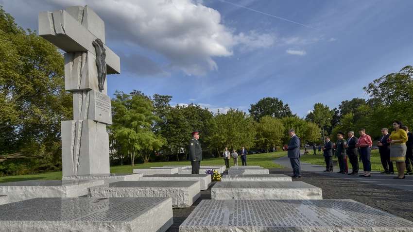 "Це – питання людяності": у Польщі пояснили, чому домагаються ексгумації жертв Волинської трагедії  "Це – питання людяності": у Польщі пояснили, чому домагаються ексгумації жертв Волинської трагедії