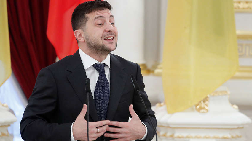 Зеленський підписав закон, який захищає людей в інвалідних візках на дорогах