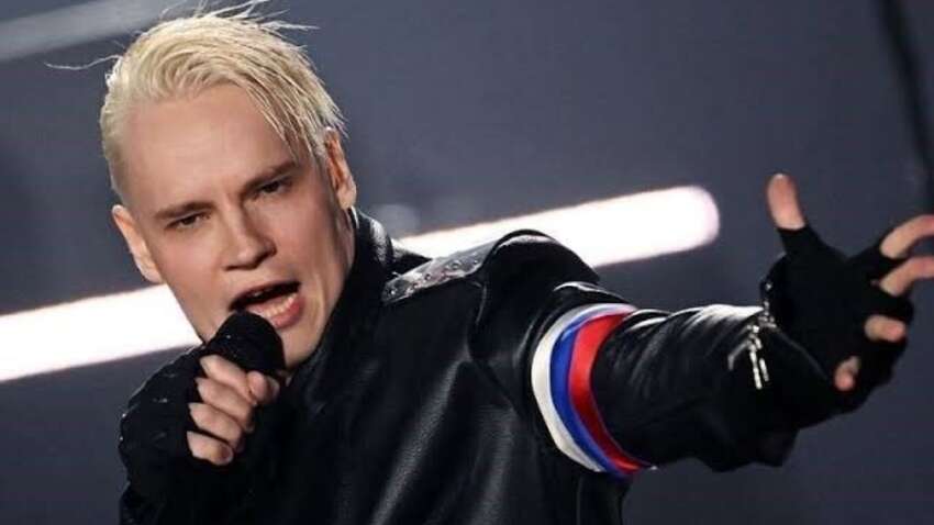 Лед со слюнями артиста за 50 тысяч: в Иркутске выставили на продажу кусок Байкала, который облизал SHAMAN