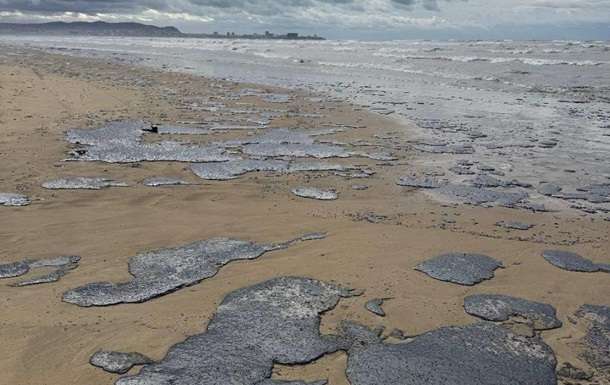 Чорні плями біля Керчі: що приховує Росія Чорні плями біля Керчі: що приховує Росія