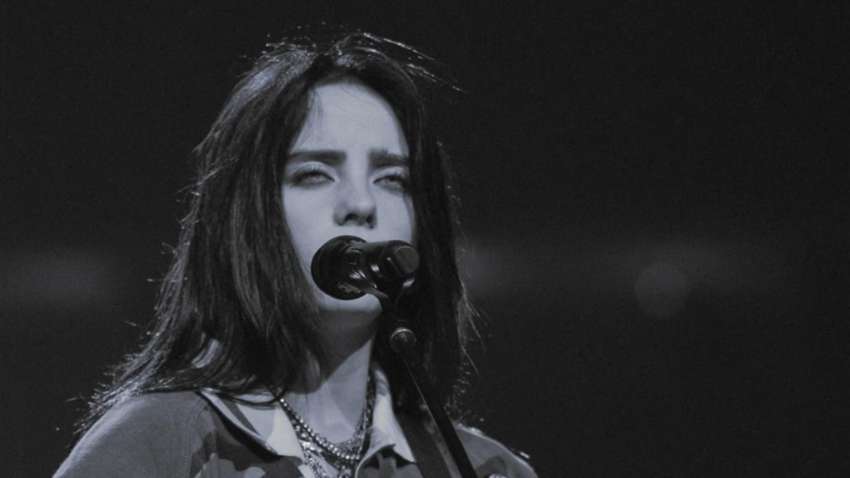 Серьезная травма на сцене: известная американская певица упала с лестницы Серьезная травма на сцене: известная американская певица упала с лестницы