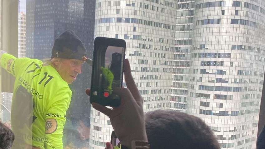 "Человек-паук" впервые не смог покорить небоскреб