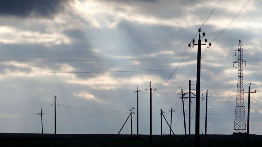 Ветер обесточил в Украине полторы сотни населенных пунктов