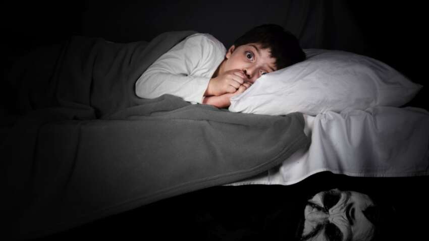 Няня перевірила, чи немає монстрів під ліжком дитини: вона знайшла там незнайомого чоловіка