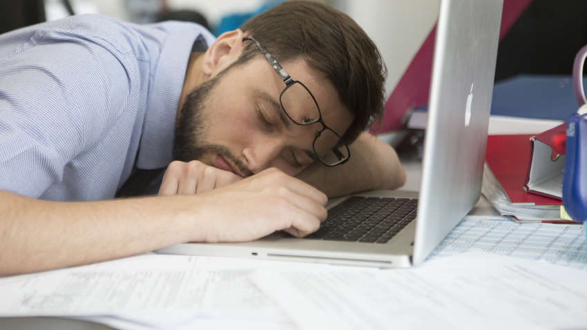 Как противостоять сонливости на рабочем месте: несколько хитрых приемов