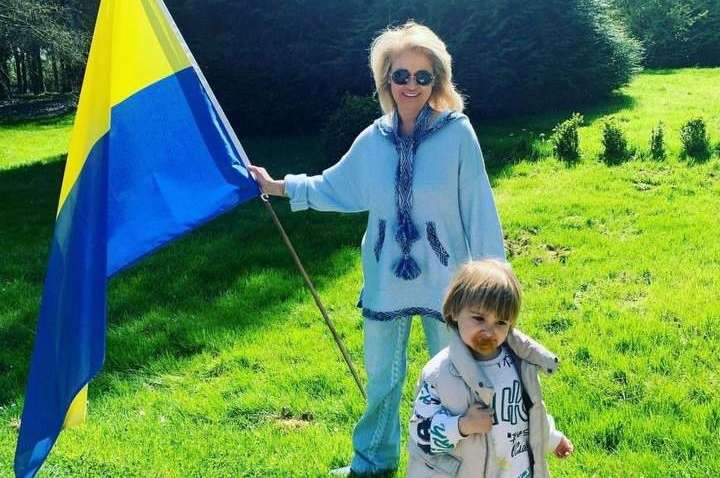 Дружина колишнього регіонала виставила у мережі фото з перевернутим українським прапором 