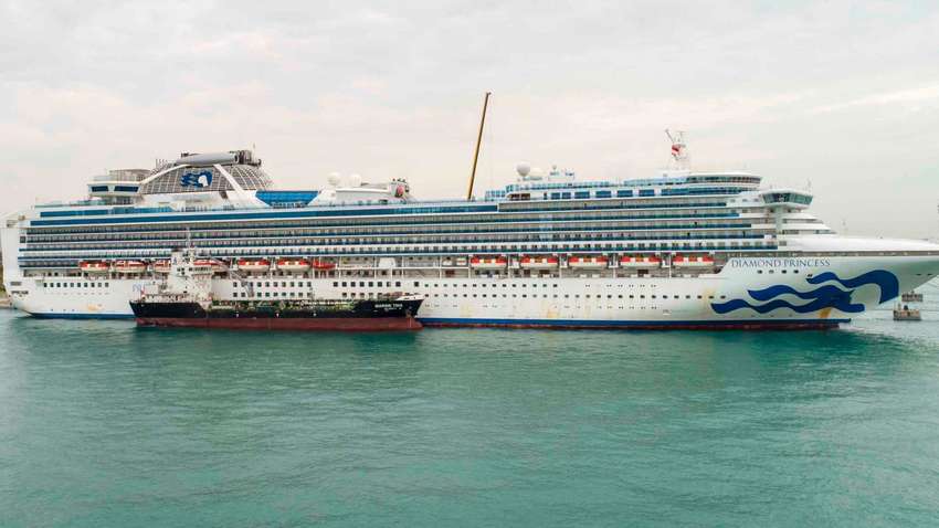 В Японии 3,5 тыс. человек заблокированы на борту круизного лайнера из-за коронавируса 