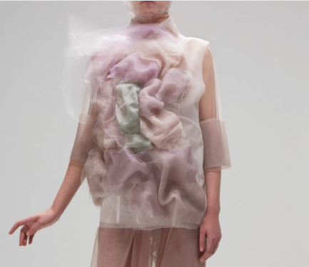 Канадський дизайнер створила "живі" сукні