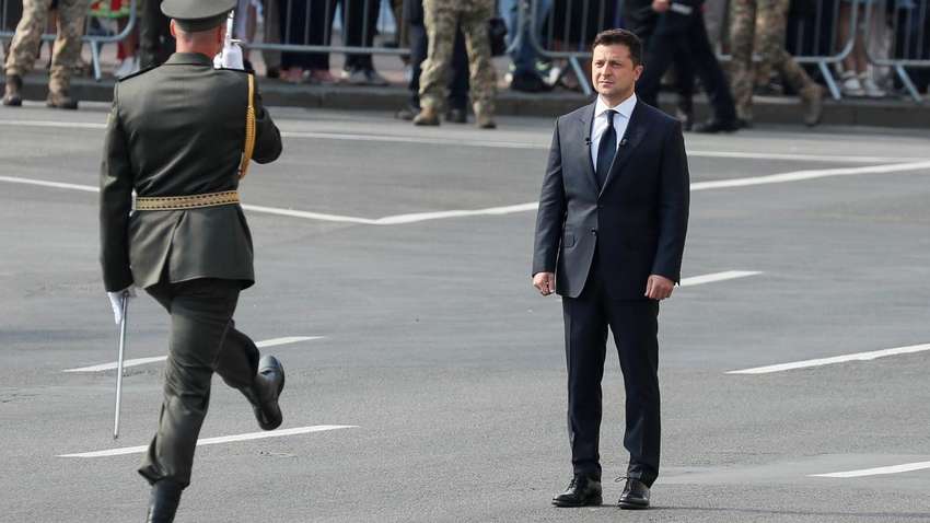 "Потролив" Януковича і забув згадати Порошенка: як Зеленський привітав українців зі святом (ВІДЕО)