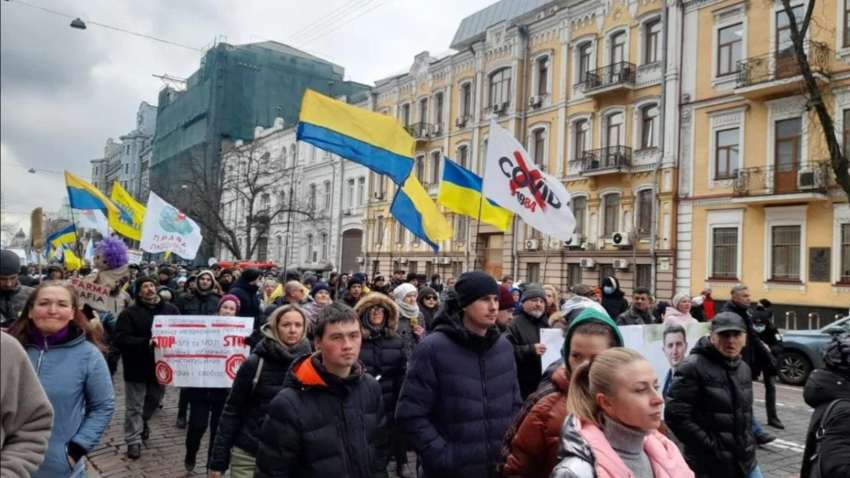 QR-коды на плакатах митингующих ведут на сайт страны-агрессора