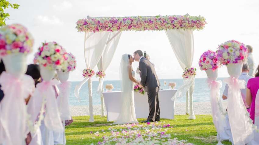 Як оригінально привітати молодят: ТОП-5 привітань на весілля, які запам'ятаються Як оригінально привітати молодят: ТОП-5 привітань на весілля, які запам'ятаються