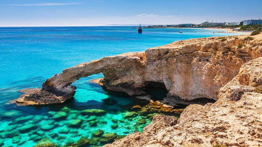 Кіпр запускає авіасполучення і готується до хвилі туристів