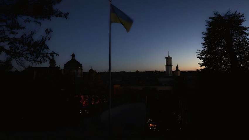 У Міненерго розповіли, скільки ще в Україні світло буде за графіком