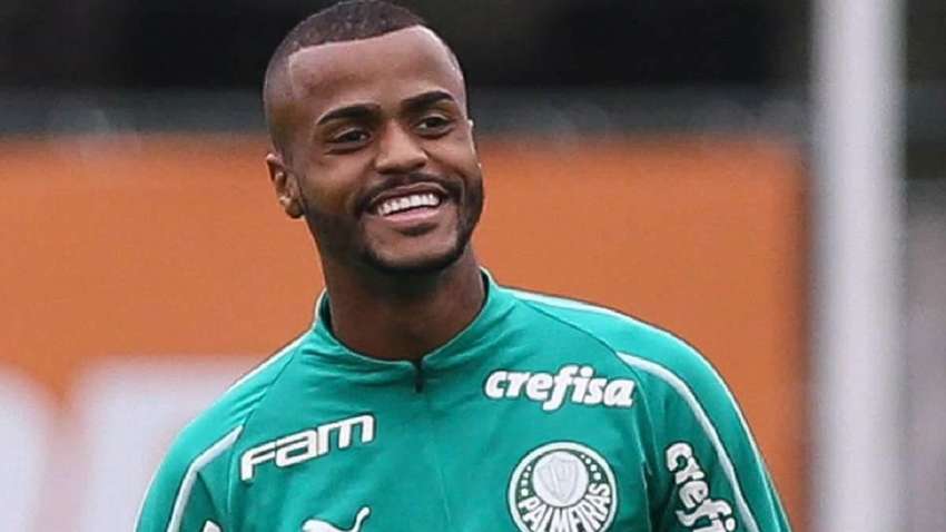 ФК "Дніпро-1" завершує трансфер бразильського півзахисника: хто він ФК "Дніпро-1" завершує трансфер бразильського півзахисника: хто він