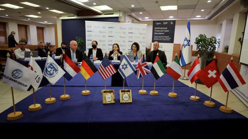 "Колективна сила": навіщо МВФ 10 країн імітують кібератаку на світову фінансову систему