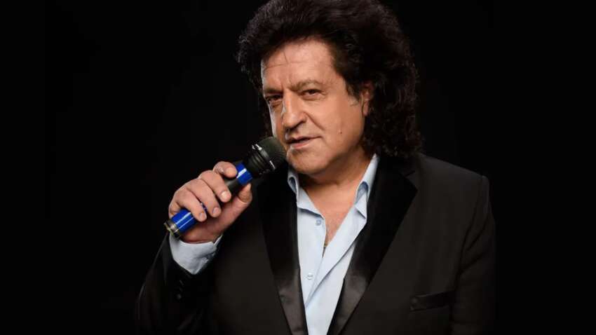 Иво Бобул показал архивное фото времен своего детства: певца не узнать