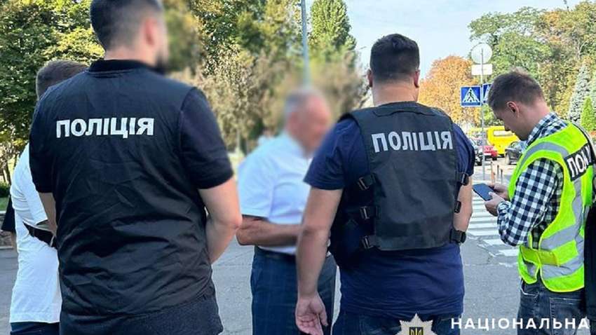 2000 доларів за відстрочку від мобілізації: на хабарі спіймали проректора столичного внз