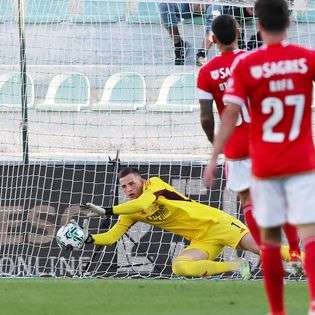 Будет ли сухой матч для Трубина: где смотреть поединок "Эштрела" - "Бенфика"