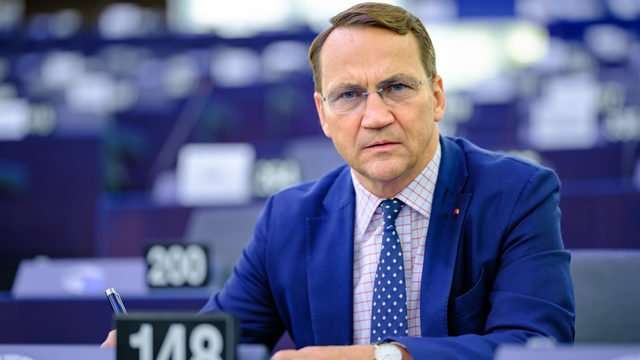 Эксглава МИД Польши назвал РФ серийным насильником: подробности