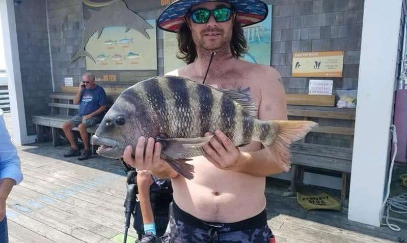 В США рыбаки поймали необычную рыбу и были шокированы её особенностью (ФОТО) В США рыбаки поймали необычную рыбу и были шокированы её особенностью (ФОТО)