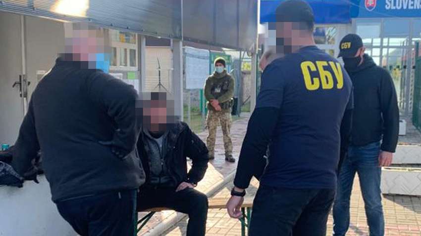 Иностранца с ртутью задержали на Закарпатье: зачем хотели вывезти вещество