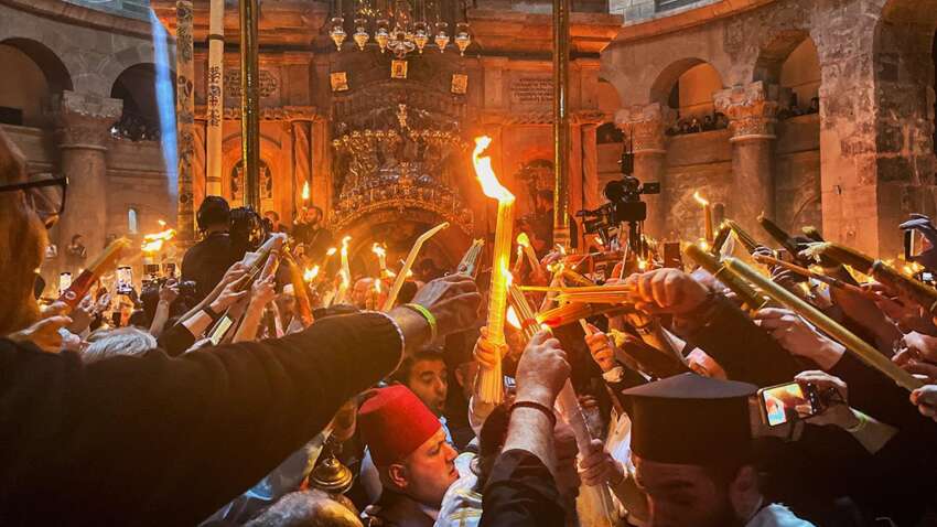 Чудо в Єрусалимі: чи зійшов Благодатний вогонь у Храмі Гробу Господнього