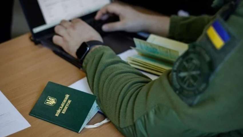 Кабмин расширил список профессий для бронирования от мобилизации