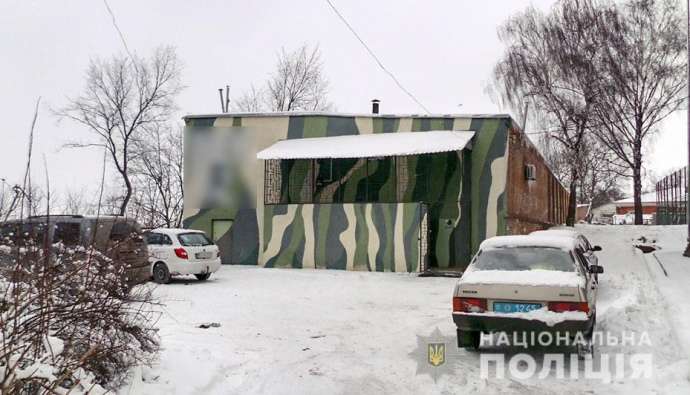 18-летняя девушка несколькими выстрелами убила работника тира в Полтаве и хотела убить другого