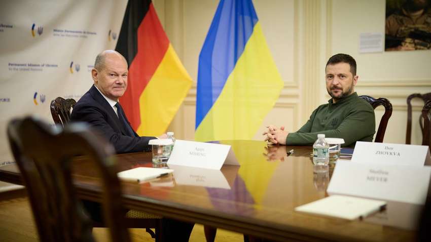 Разговор Зеленского и Шольца дал свой результат: посол заинтриговал заявлением